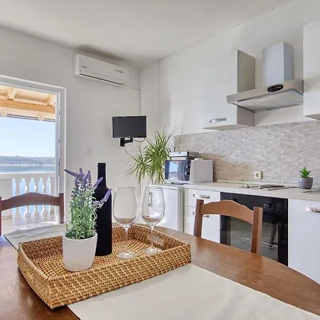 Apartment Gazic, No 3 *
