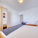 Gazic, No 3 * Zára